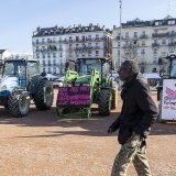Des agriculteurs partagent les revendications des familles paysannes de France, Allemagne ou Belgique. Après l'avoir fait savoir le 3 février dernier à Genève, ils l'affirment dans une pétition signée en quelques jours par 65'000 personnes. KEYSTONE/MARTIAL TREZZINI